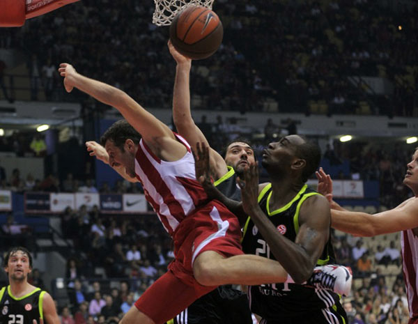 利物浦1-1无奈丢分，切尔西1-3爆冷翻车，阿森纳稳坐英超榜首（利物浦1-1憾平丢分，切尔西1-3冷门告负，阿森纳稳居英超榜首）