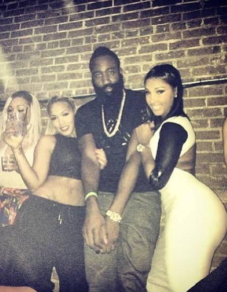 欧冠前瞻：勒沃库森盼延续欧战连胜势头，纽卡不会大幅轮换（欧冠前瞻：勒沃库森寻求延续欧战连胜，纽卡预计维持主力阵容）