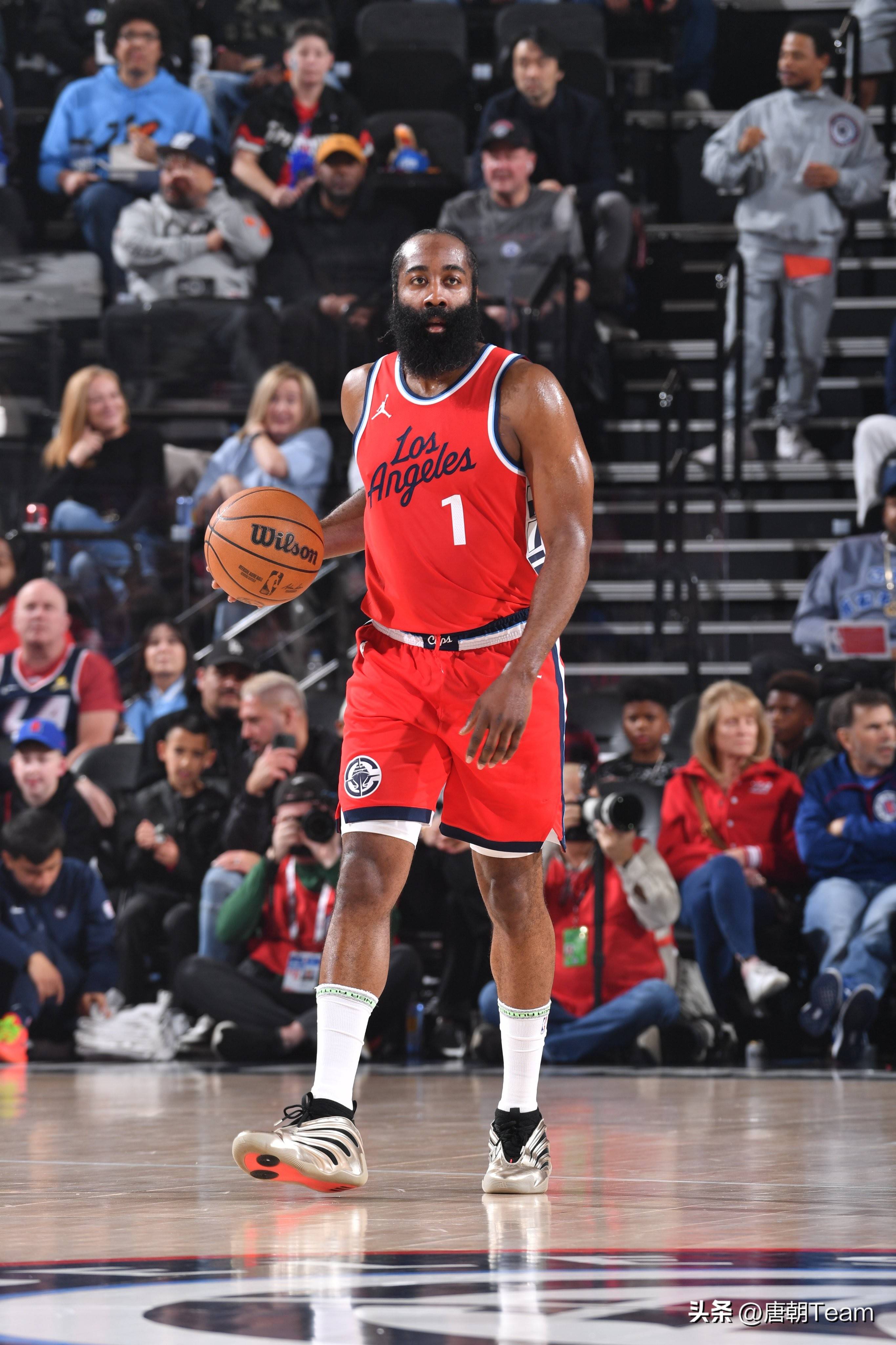 蒂亚戈：若瓜帅的足球是控制中的秩序，渣叔则是混乱中的自信（蒂亚戈：瓜迪奥拉讲究控场与秩序，克洛普强调乱局中的自信）