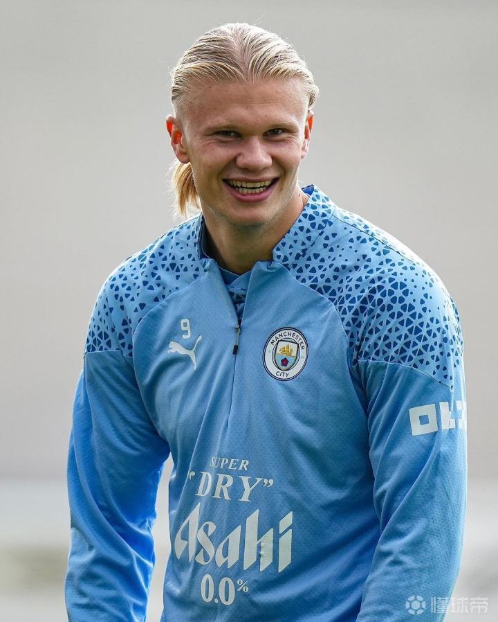 勇士新赛季名单敲定 库里领衔出战（勇士确定新季大名单 库里率队征战）