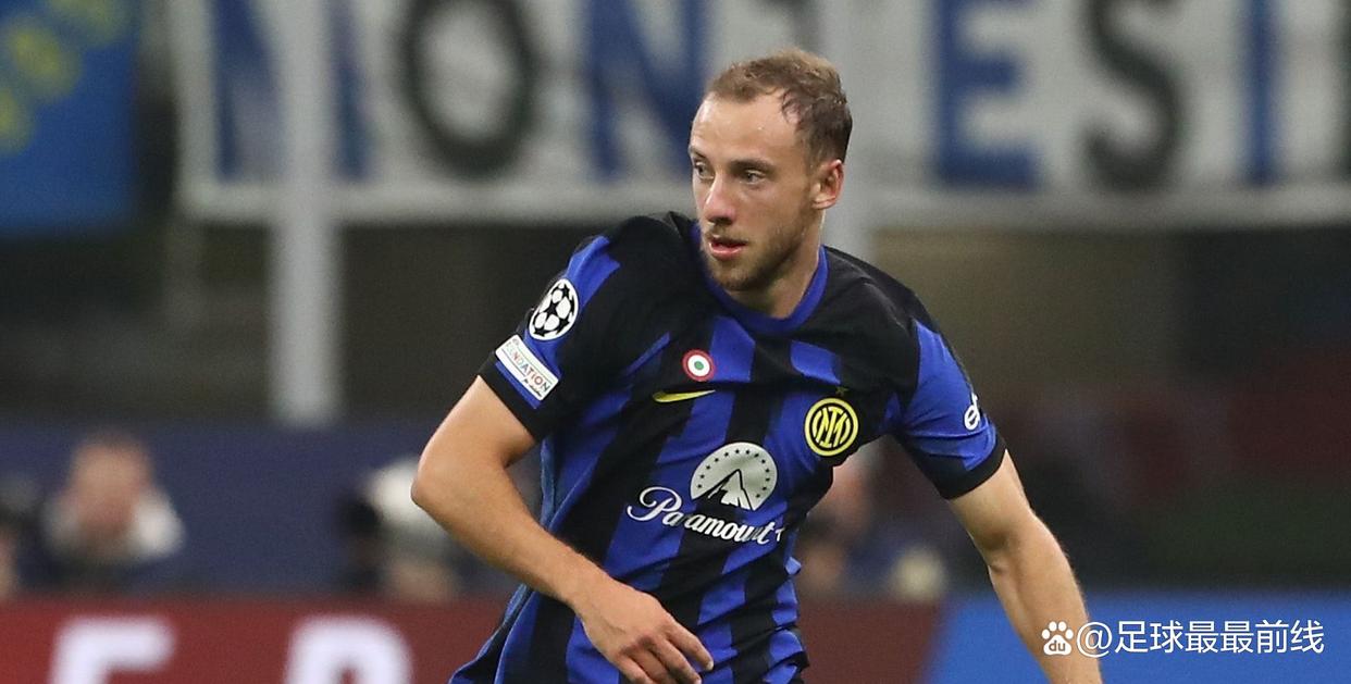 摩根：梅西最近也做了类似的肘击动作，却没人采取任何行动