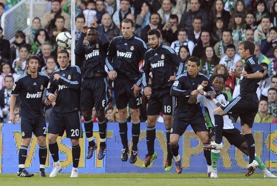 手感爆棚！新疆外援纳托尔半场7中6贡献15分（手感火热！新疆外援纳托尔半场7投6中砍下15分）