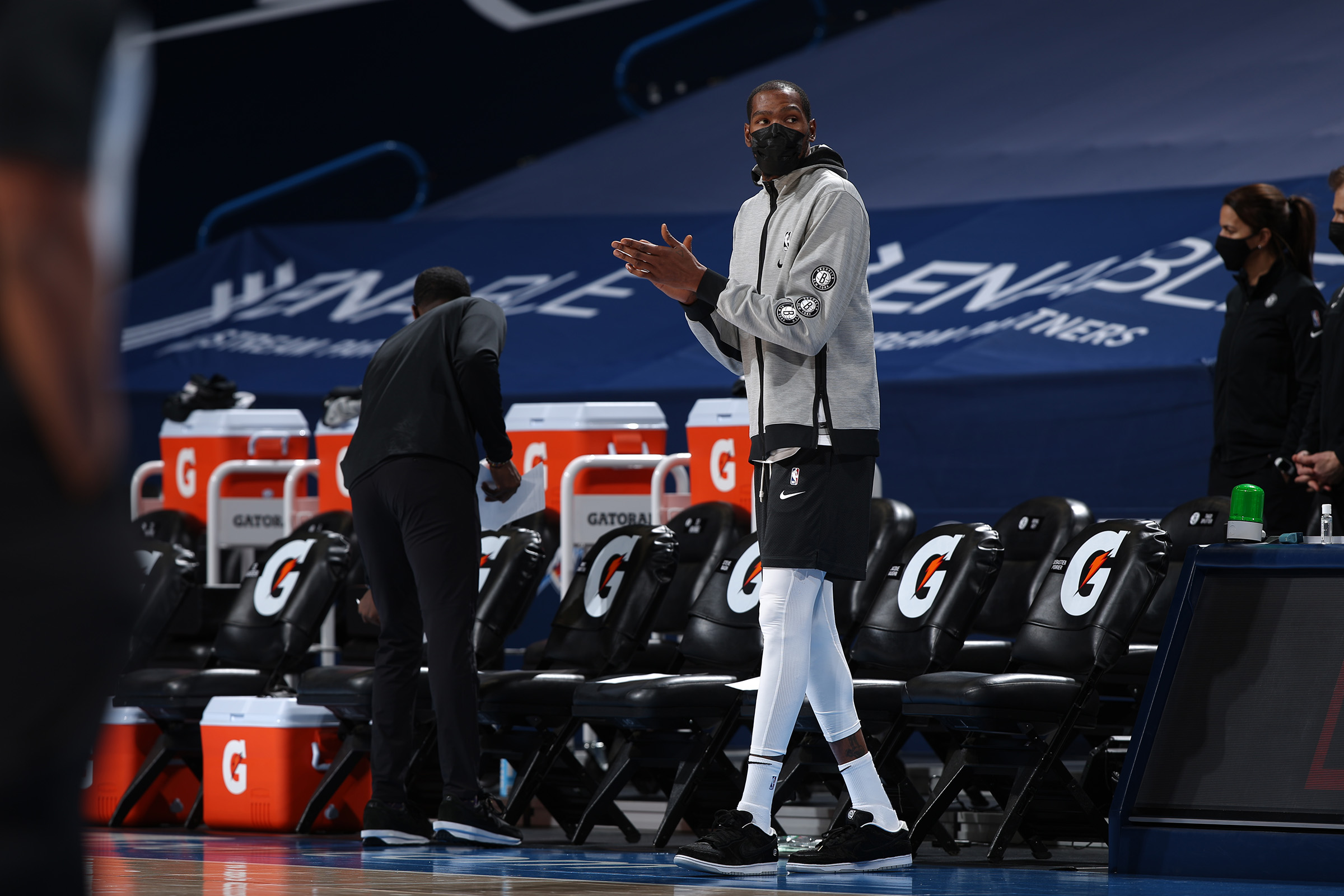 终结14连败！奇才官方：为回馈球迷，可领2.5美元巨无霸汉堡（止住14连败！奇才官宣回馈球迷：2.5美元可领巨无霸汉堡）