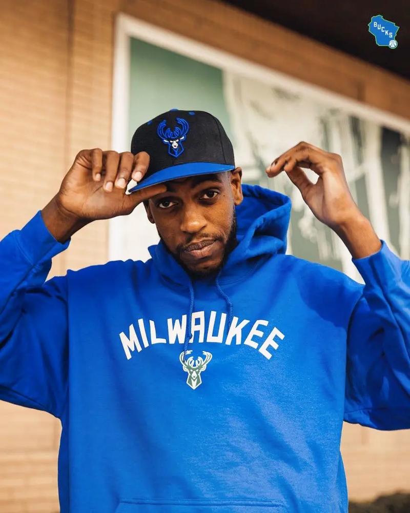 英超半场：西蒙斯传射，里沙利松破门，热刺2-0布伦特福德（英超半场战报：热刺2-0布伦特福德，西蒙斯传射建功，里沙利松破门）